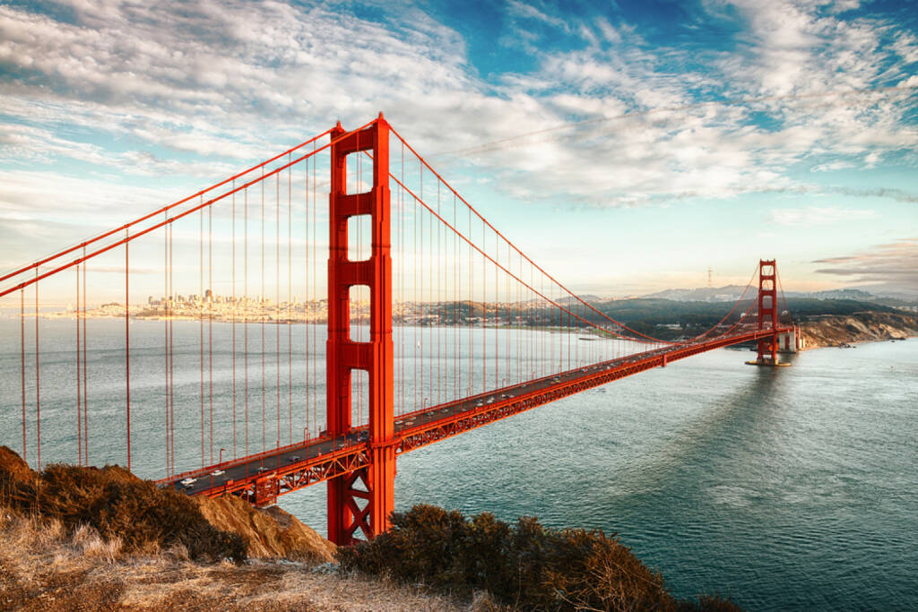 Golden Gate Bridge, San Francisco, Californien, http://www.shutterstock.com/de/pic-136918865/stock-photo-famous-golden-gate-bridge-san-francisco-at-night-usa.html , © (www.shutterstock.com) (02.07.2014) 