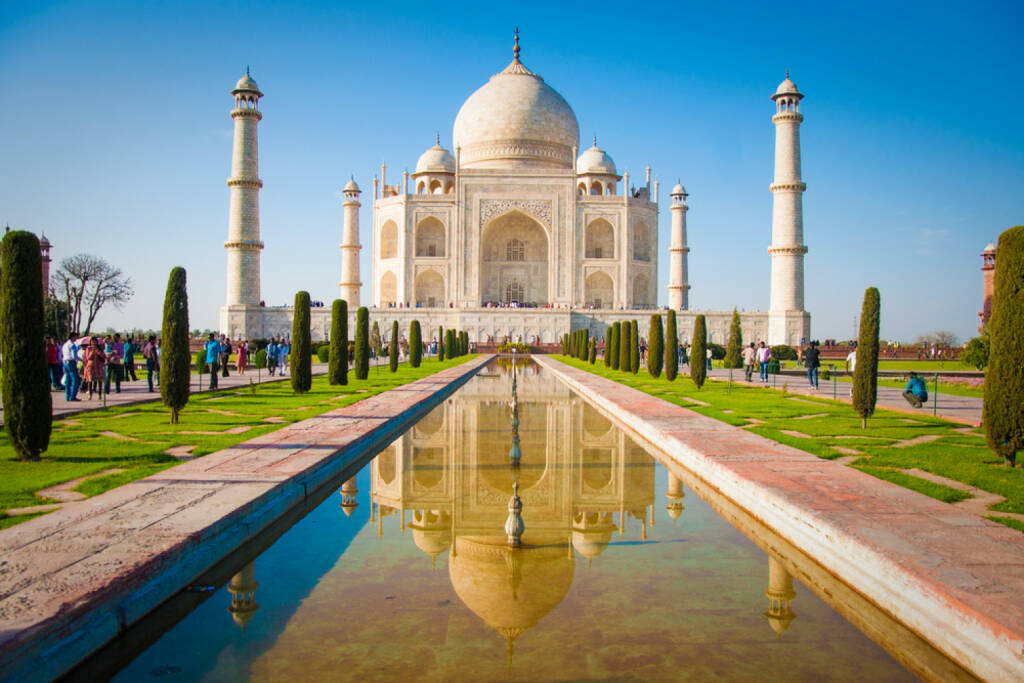 Taj Mahal, Indien, http://www.shutterstock.com/de/pic-120633745/stock-photo-taj-mahal-on-a-bright-and-clear-day.html , © (www.shutterstock.com) (02.07.2014) 