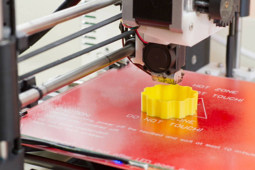 3D Drucker http://www.shutterstock.com/de/pic-185609615/stock-photo-detail-of-a-d-printer-printing-with-a-yellow-abs-filament.html   (Bild: shutterstock.com) (02.07.2014) 