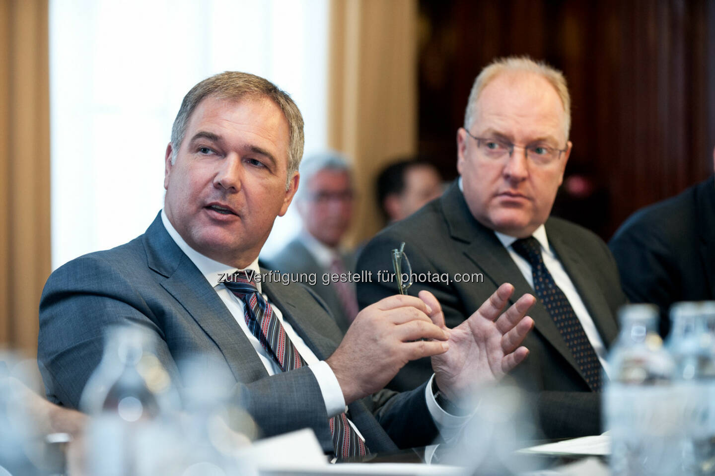 Pressekonferenz Der KMU-Unternehmenswert Rechner, Walter Ruck, Präsident der Wirtschaftskammer Wien, Helmut Bernkopf, Bank Austria Vorstand für Privat- & Firmenkunden, Fotograf: Nick Albert