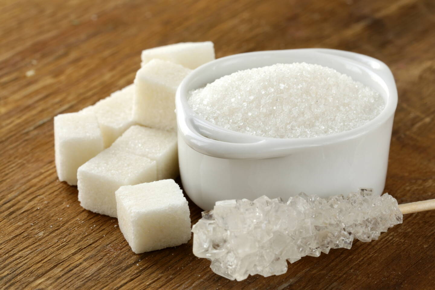 Zucker, Würfel, Dose, Kandis http://www.shutterstock.com/de/pic-128014142/stock-photo-several-types-of-white-sugar-refined-sugar-and-granulated-sugar.html (Bild: shutterstock.com)