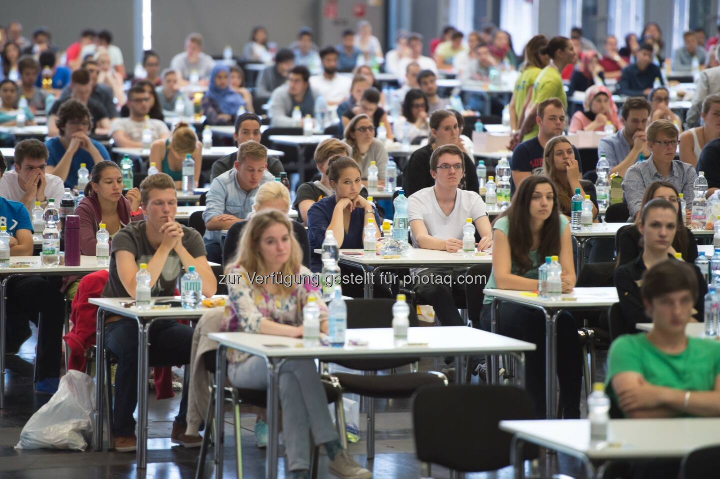 Aufnahmetest zum Medizinstudium: 6.016 InteressentInnen haben sich für die Aufnahmetests zum Studium an der Medizinischen Universität Wien angemeldet, davon kamen heute Freitag 4.861 zum Test in die Messe Wien. Für die Vergabe der 740 Studienplätze (660 Humanmedizin, 80 Zahnmedizin) werden zum zweiten Mal die von den Österreichischen Medizin-Universitäten entwickelten, gemeinsamen Tests MedAT-H für das Diplomstudium Humanmedizin und MedAT-Z für das Diplomstudium Zahnmedizin angewendet.