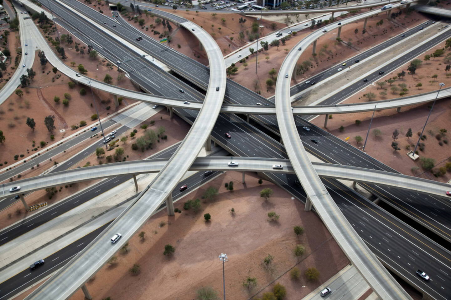 Drehkreuz, Autobahndrehkreuz, Autobahn, Verbindung, Aufteilung, Knotenpunkt, Verkehrsknotenpunkt, http://www.shutterstock.com/de/pic-72300544/stock-photo-aerial-of-metropolitan-freeway-interchange.html 