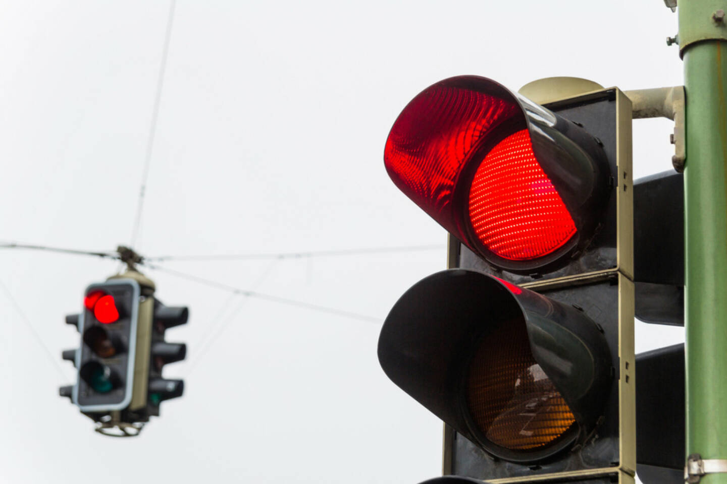 Ampel, rot, stop, halt, http://www.shutterstock.com/de/pic-132424568/stock-photo-a-traffic-light-with-red-light-symbolic-photo-for-maintenance-economy-failure.html 