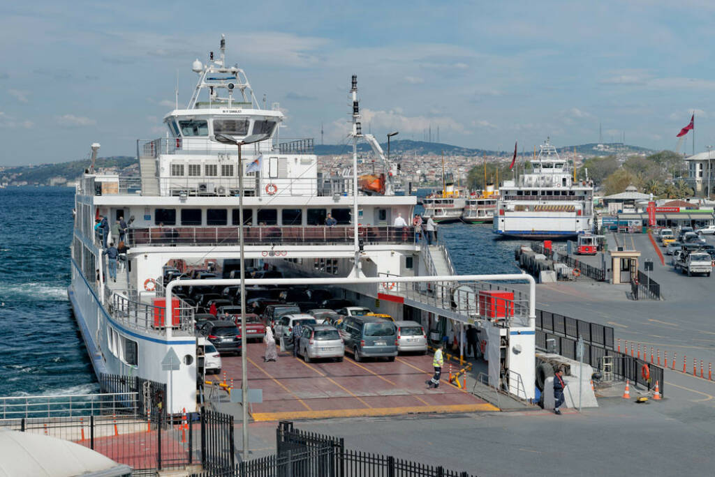 Fähre, Schiff, Meer, Transport, Fährschiff, <a href=http://www.shutterstock.com/gallery-1030954p1.html?cr=00&pl=edit-00>guroldinneden</a> / <a href=http://www.shutterstock.com/?cr=00&pl=edit-00>Shutterstock.com</a>, guroldinneden / Shutterstock.com, © (www.shutterstock.com) (05.07.2014) 