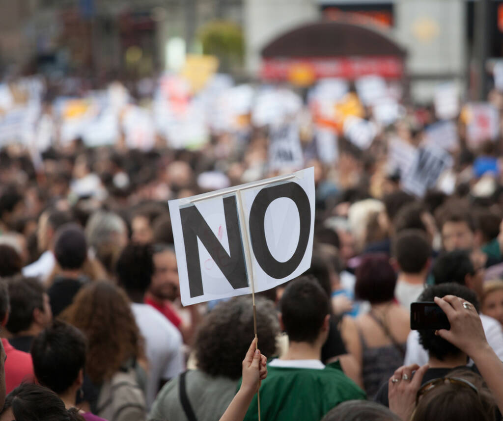 Streik, Protest, Nein, unzufrieden, dagegen, http://www.shutterstock.com/de/pic-125763227/stock-photo-a-general-image-of-unidentified-people-protesting.html , © (www.shutterstock.com) (06.07.2014) 