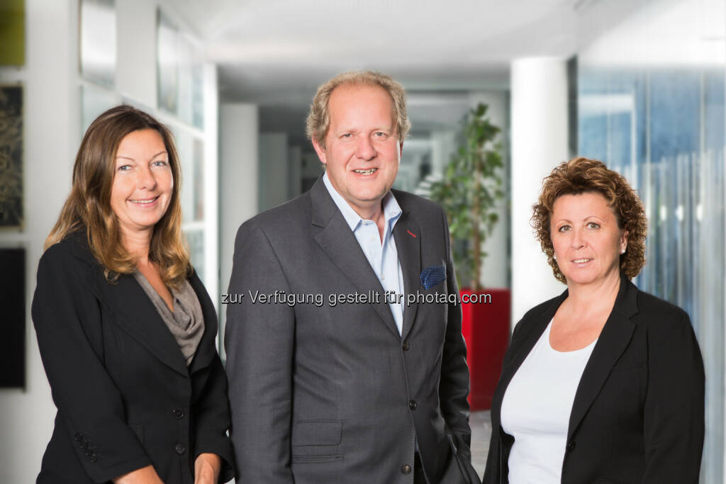 Zwei neue Prokuristinnen in der IP Österreich: Simone Ratasich, Walter Zinggl, Marion Hammerl, © Aussender (07.07.2014) 