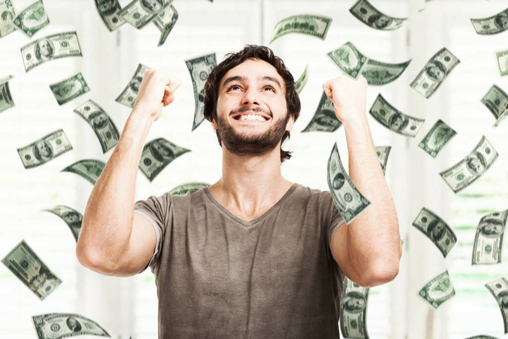 Geldreden, Geld, Erfolg, Freude, Umsatz, Einkommen, income, http://www.shutterstock.com/de/pic-148789697/stock-photo-portrait-of-a-very-happy-young-man-in-a-rain-of-money.html  (07.07.2014) 