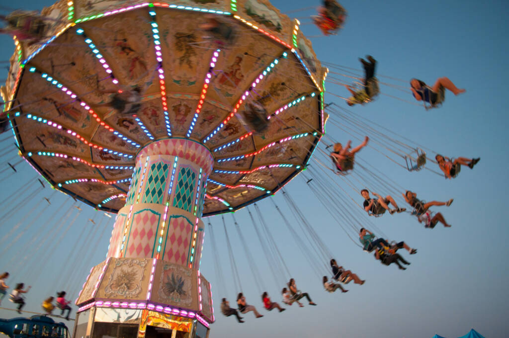 Schwung, Aufschwung, Fahrt, fliegen, http://www.shutterstock.com/de/pic-150530525/stock-photo-swing-ride-at-fair.html  (07.07.2014) 