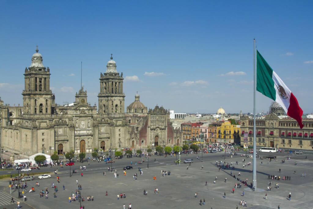 Mexico City, Mexico, Mexiko, http://www.shutterstock.com/de/pic-104705381/stock-photo-the-zocalo-in-mexico-city-with-the-cathedral-and-giant-flag-in-the-centre.html , © (www.shutterstock.com) (07.07.2014) 