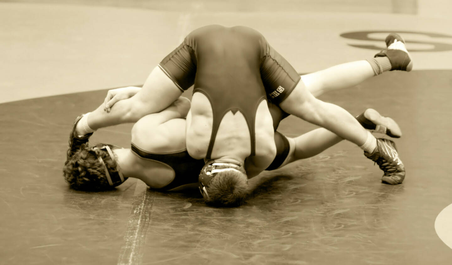 Ringkampf, ringen, Wettkampf, Kampf, http://www.shutterstock.com/de/pic-179203928/stock-photo-two-men-battle-for-control-in-wrestling-match.html 