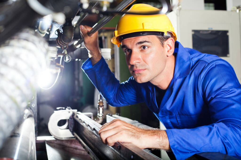 Industrie, Arbeiter, Schutzhelm, Prüfung, check, Sicherheit, http://www.shutterstock.com/de/pic-93443800/stock-photo-modern-industrial-machine-operator-working-in-factory.html , © www.shutterstock.com (08.07.2014) 