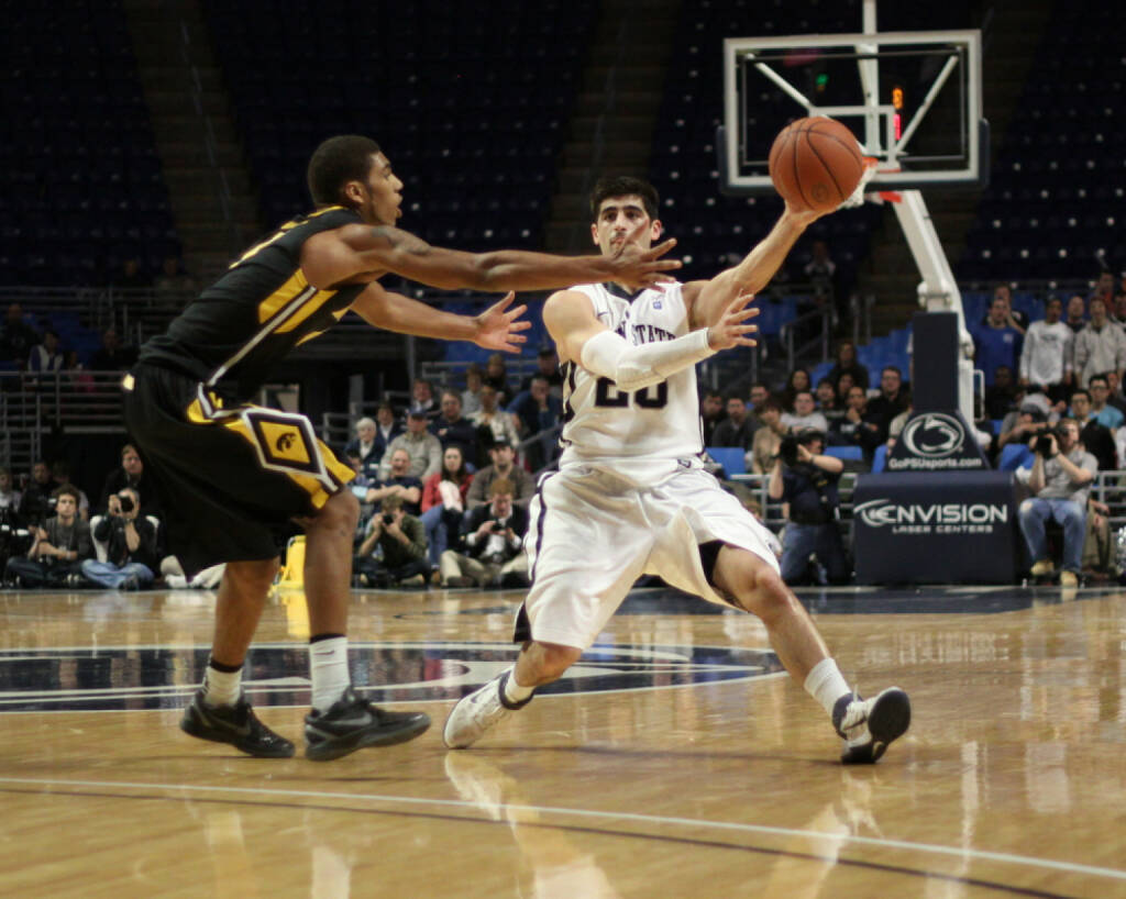 Basketball, Wettkampf, Zweikampf, Ball, Sport, <a href=http://www.shutterstock.com/gallery-51819p1.html?cr=00&pl=edit-00>Richard Paul Kane</a> / <a href=http://www.shutterstock.com/?cr=00&pl=edit-00>Shutterstock.com</a>, Richard Paul Kane / Shutterstock.com, © www.shutterstock.com (09.07.2014) 