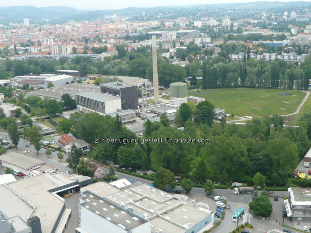 Energie Steiermark startet in Graz Österreichs größte Solaranlage: Auf dem Areal des Fernheiz-Kraftwerks in der Grazer Puchstraße entsteht in den kommenden Monaten Österreichs größte Solaranlage - mit einer Kollektoren-Fläche von insgesamt 7000 Quadratmeter., © Aussender (10.07.2014) 