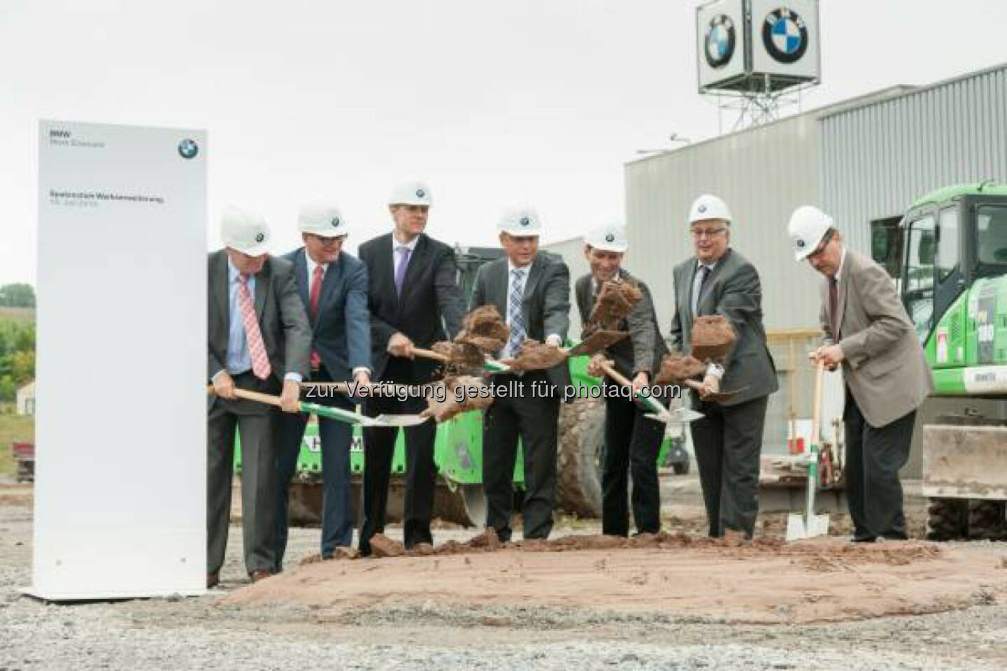 BMW baut Werk Eisenach weiter aus: Michael Eckl (Leiter BMW Werk Eisenach), Franz Juraske (Leiter Werkzeugbau BMW Group), Christian Dunckern (Leiter technische Planung, Werkzeug- und Anlagenbau BMW Group), Uwe Höhn (Wirtschaftsminister Thüringen), Frank Moenke (1. Bürgermeister Krauthausen), Andreas Ludwig (Bürgermeister Eisenach), Reinhard Krebs  (Landrad Wartburgkreis)