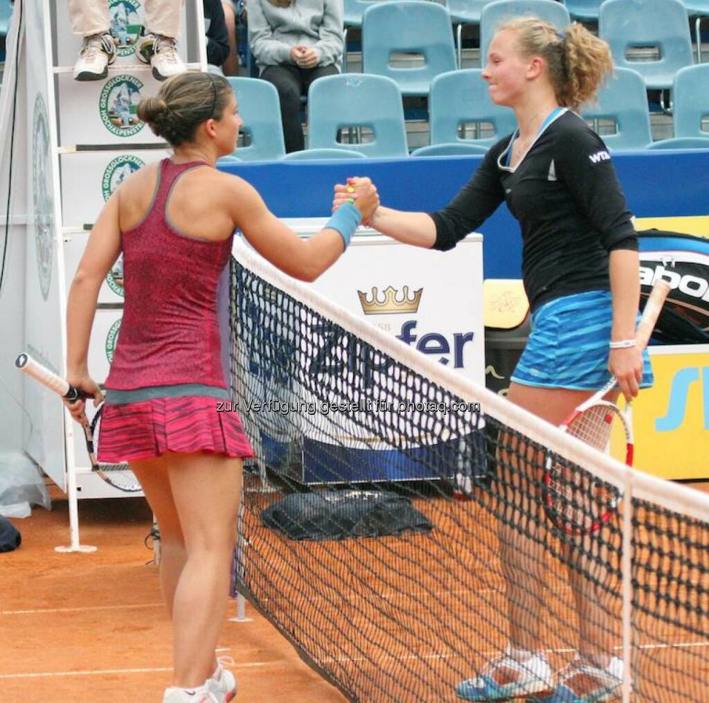 Sara Errani, Katerina Siniakova  Handshake, ©  <a href=