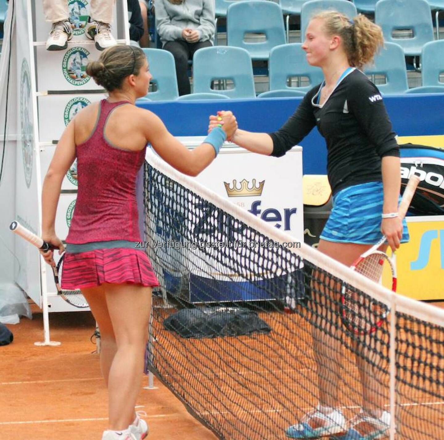 Sara Errani, Katerina Siniakova  Handshake