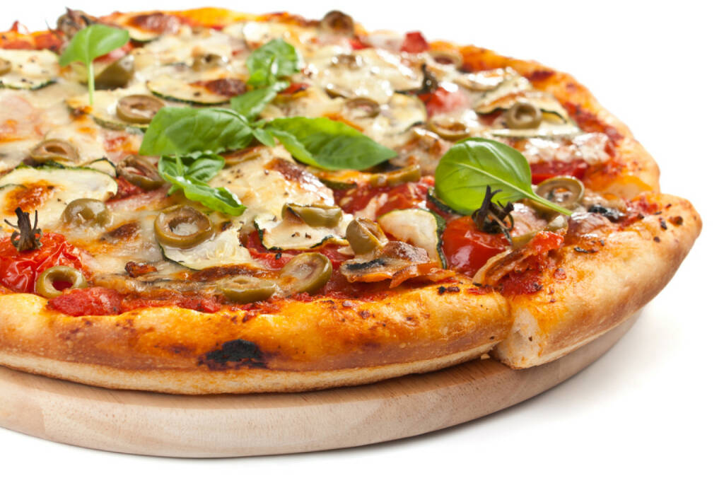 Pizza, Italien, food, http://www.shutterstock.com/de/pic-113787781/stock-photo--healthy-vegetables-and-mushrooms-vegetarian-pizza-isolated-on-white-background.html , © www.shutterstock.com (12.07.2014) 