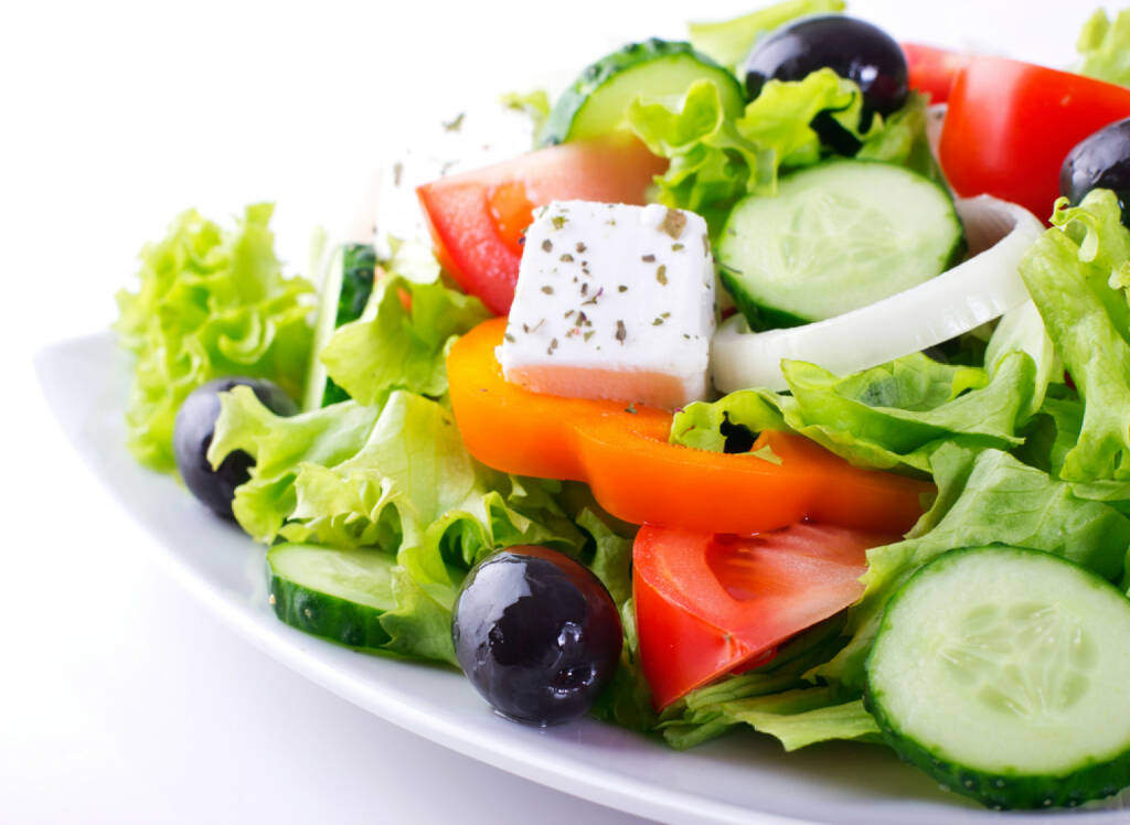 Salat, griechischer Salat, Griechenland, Feta, Schafkäse, http://www.shutterstock.com/de/pic-133631465/stock-photo-fresh-vegetable-salad-isolated-on-white-background.html , © shutterstock.com/eigene Bilder (12.07.2014) 