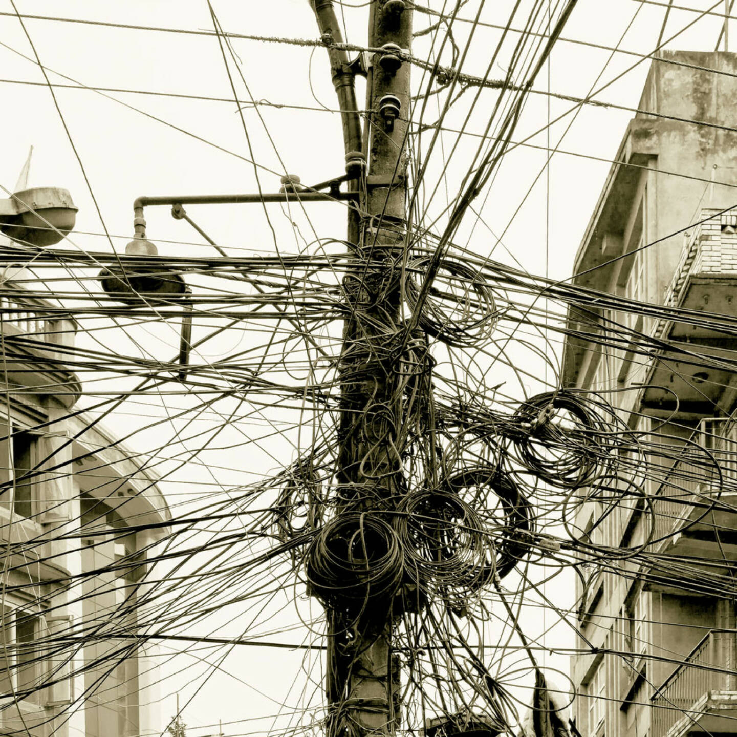 Chaos, Kabeln, Leitungen, wirr, Knoten, verknotet, http://www.shutterstock.com/de/pic-146443307/stock-photo-the-chaos-of-cables-and-wires-in-kathmandu-nepal.html? 