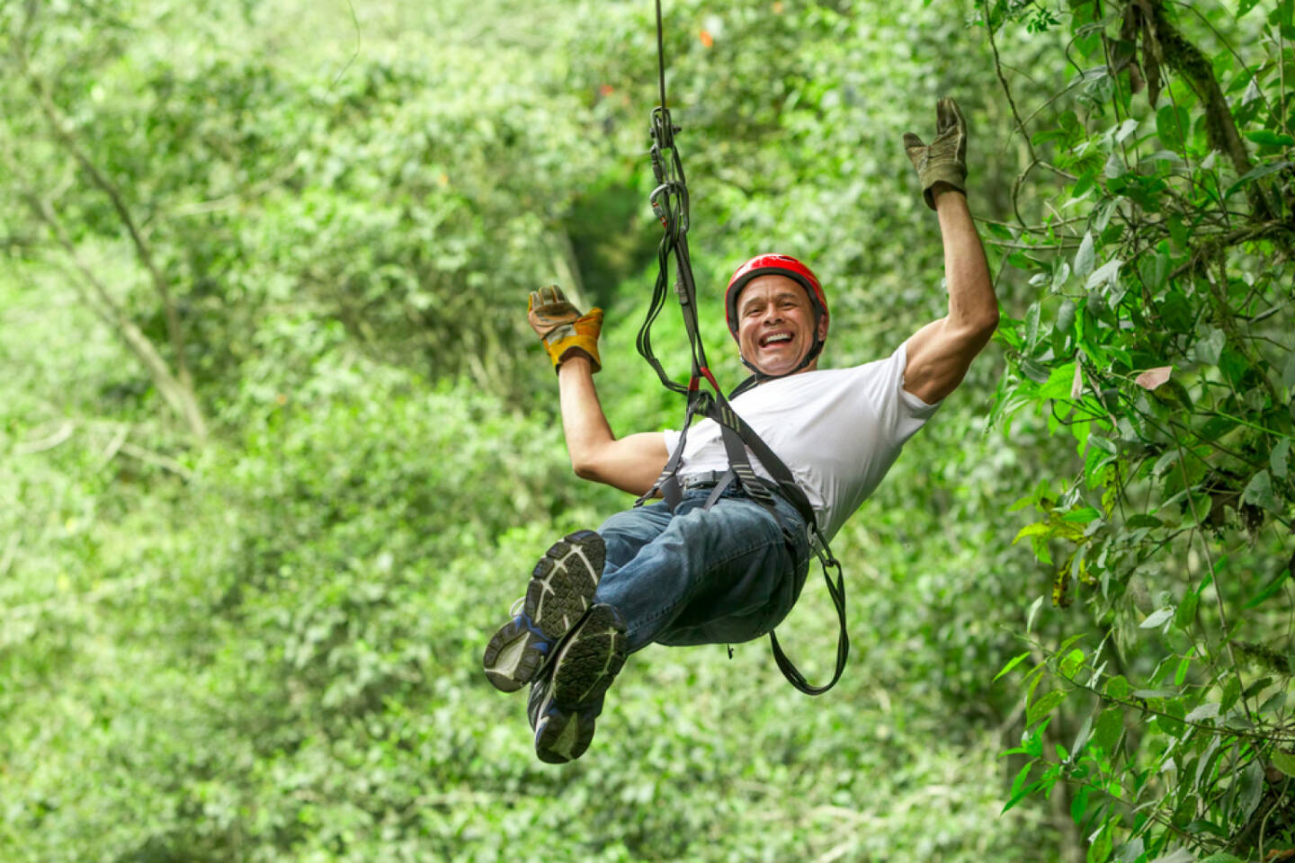 sichern, Seil, klettern, gesichert, Sicherung, abseilen, lachen, Freude, yes, http://www.shutterstock.com/de/pic-182437061/stock-photo-adult-man-on-zip-line-ecuadorian-andes.html 