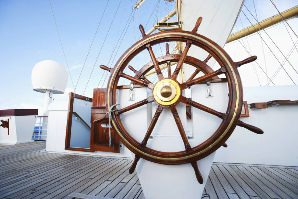 Steuerrad, steuern, Schiff, lenken, Skipper, Ruder, führen, http://www.shutterstock.com/de/pic-161715890/stock-photo-ships-helm-on-deck-of-a-clipper-ship-italy.html , © (www.shutterstock.com) (15.07.2014) 