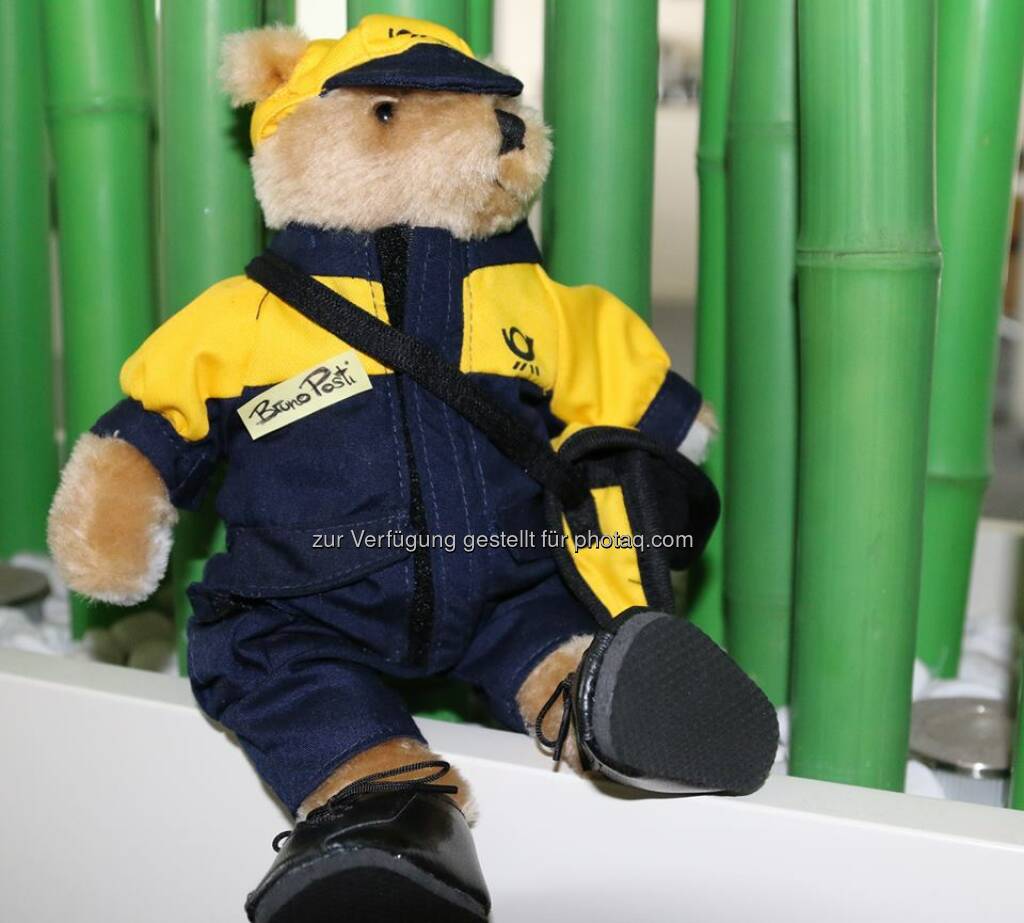 Deutsche Post: Es ist soweit – die Teddytaufe steht an. Dank Ihnen hat unser Postbär jetzt einen Namen! Dürfen wir vorstellen: Bruno Posti. :-)  Source: http://facebook.com/deutschepost, © Aussendung (15.07.2014) 