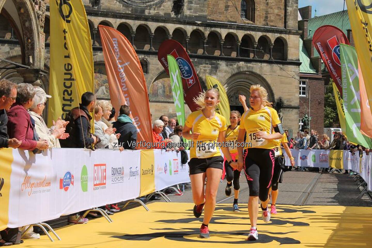 Die Läuferinnen sind los! In Nürnberg und Bremen verwandelte der Deutsche Post Ladies Run mit über 1.600 Teilnehmerinnen die Innenstädte in ein stimmungsvolles Sportfest. Weiter geht es am 27. Juli in Dortmund – also schnell noch anmelden unter http://www.deutschepost-ladiesrun.de/  Source: http://facebook.com/deutschepost