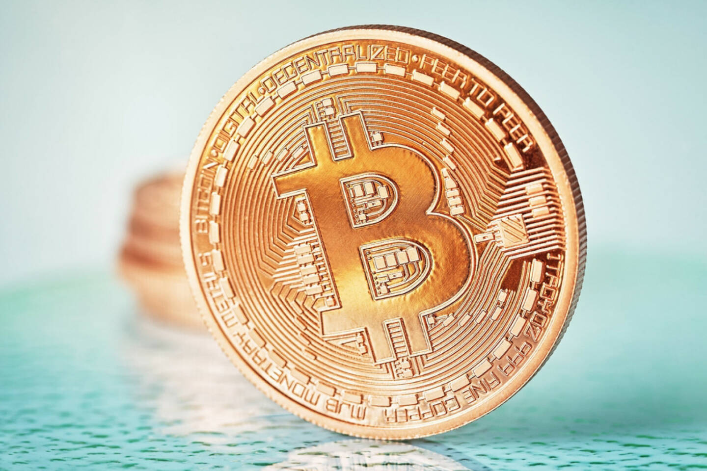 Bitcoin, http://www.shutterstock.com/de/pic-178522379/stock-photo-photo-golden-bitcoins-new-virtual-money.html 