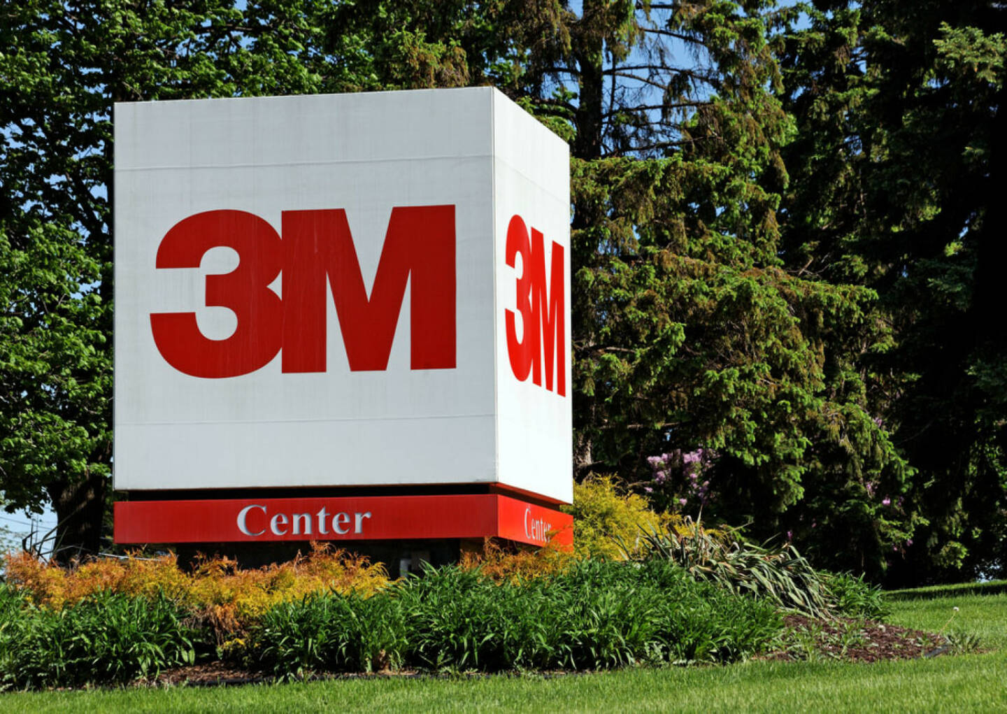 3M, <a href=http://www.shutterstock.com/gallery-97540p1.html?cr=00&pl=edit-00>Katherine Welles</a> / <a href=http://www.shutterstock.com/?cr=00&pl=edit-00>Shutterstock.com</a> , Katherine Welles / Shutterstock.com