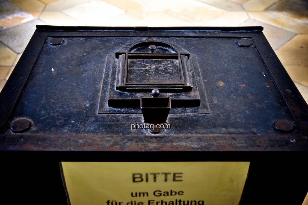 Opferstock, Gabe, Einwurf, © photaq.com (22.07.2014)