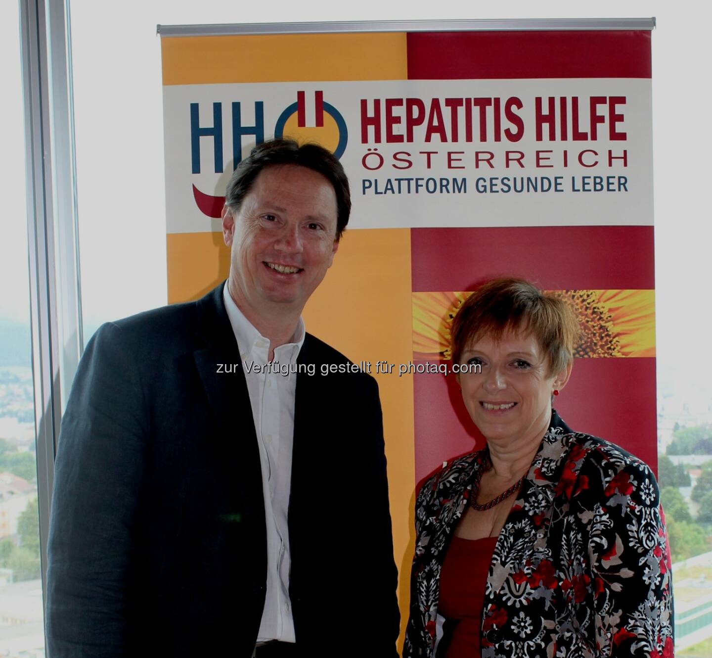 Ivo Graziadei (LKH Hall i. Tirol) und Angelika Widhalm (Präsidentin HHÖ) - Hepatitis Hilfe Österreich - Plattform Gesunde Leber (HHÖ): Welt-Hepatitis-Tag 28. Juli 2014
