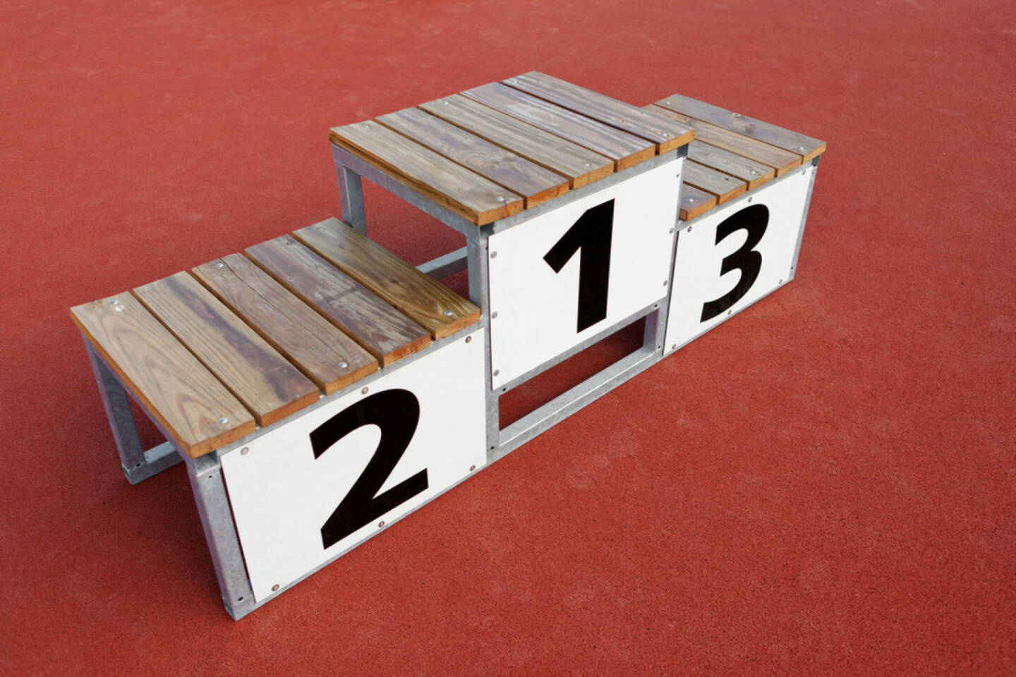 Siegertreppe, Sieger, Bewertung, ranking, Reihung, Aufzählung, aufzählen, http://www.shutterstock.com/de/pic-143116564/stock-photo-high-angle-view-of-winners-podium-on-red-carpet.html 