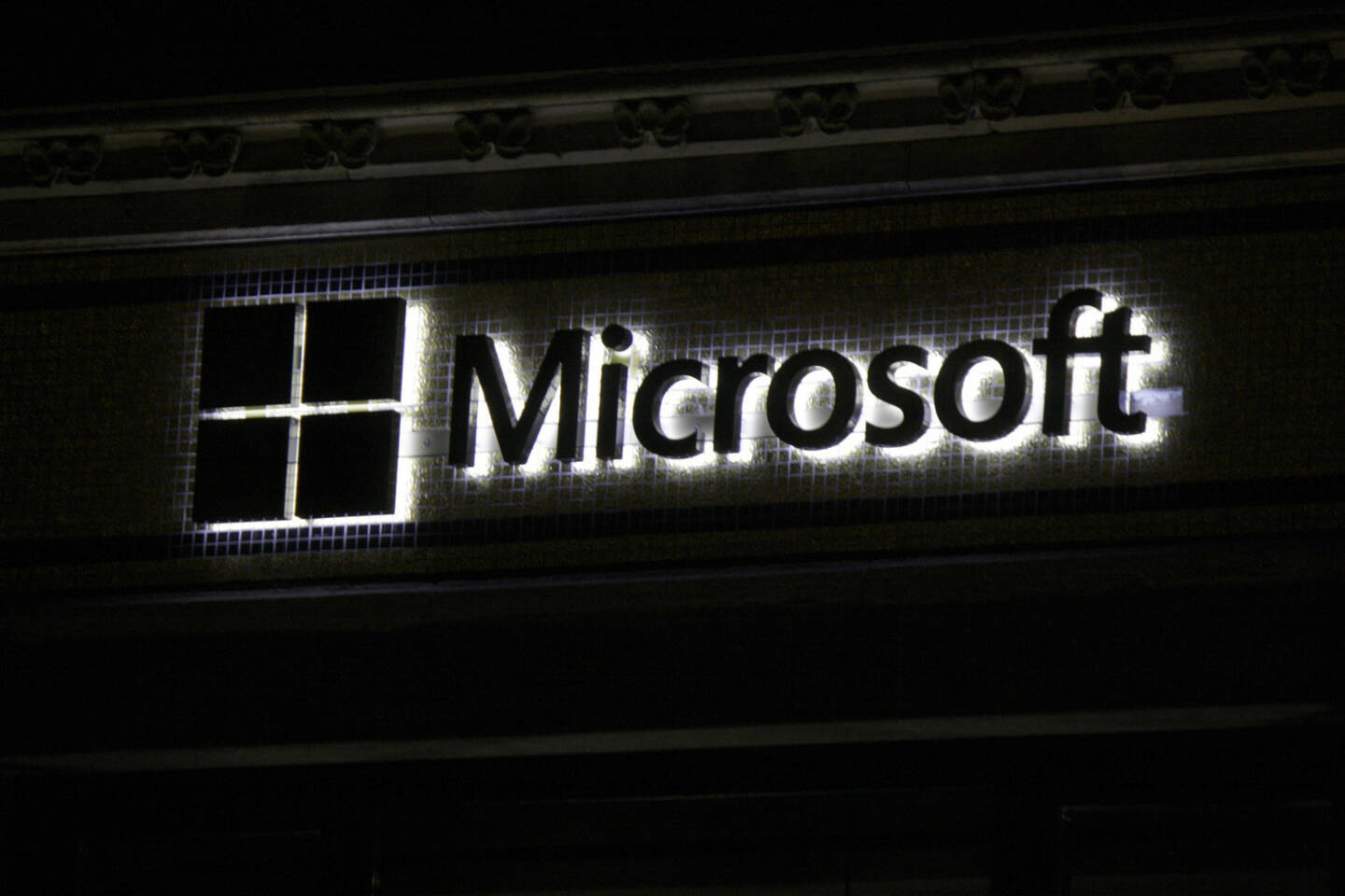 Microsoft, Logo <a href=http://www.shutterstock.com/gallery-320989p1.html?cr=00&pl=edit-00>360b</a> / <a href=http://www.shutterstock.com/?cr=00&pl=edit-00>Shutterstock.com</a>