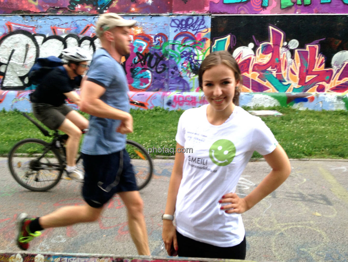 Radfahrer Läufer Runpluggerin Franziska Graf http://runplugged.com/2014/07/25/exklusiv_auf_runplugged_osterreicher_und_aktien_gelesen_von_der_autorin_franziska_graf