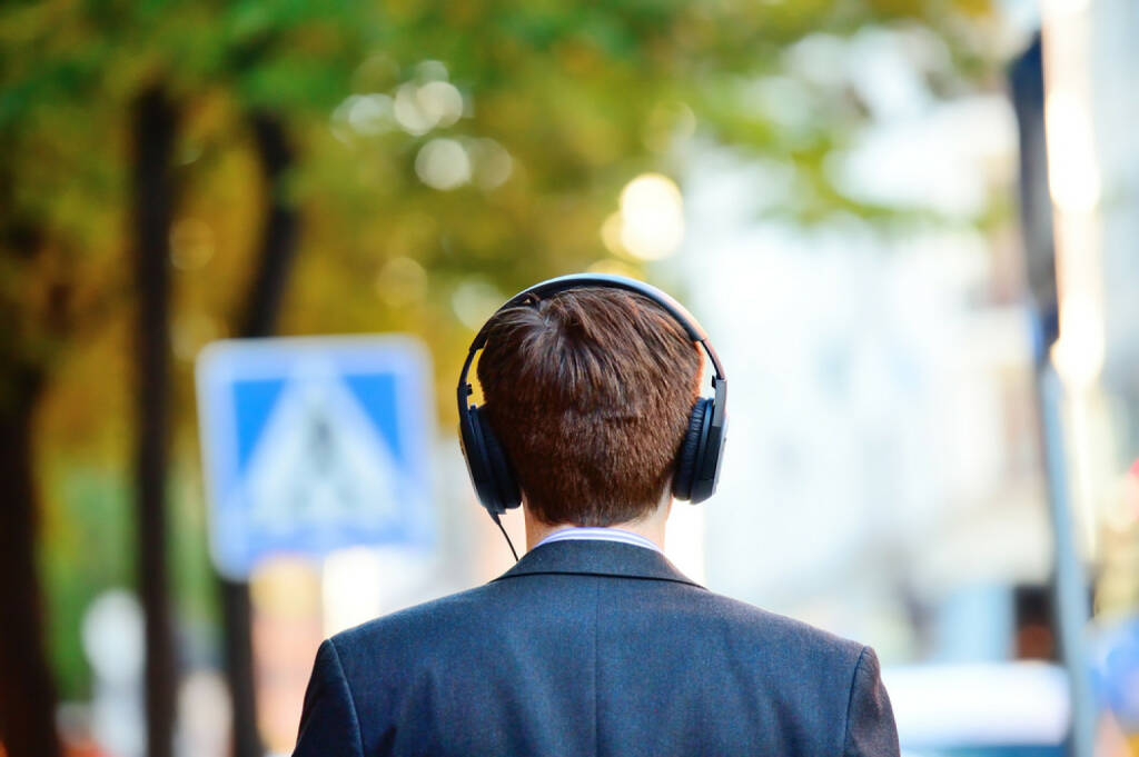 runplugged, business, spazieren, headphones, Kopfhörer, hören, Straße, http://www.shutterstock.com/de/pic-150636809/stock-photo-head-in-silhouette-with-headphones.html get the Runplugged App http://bit.ly/1lbuMA9 , © www.shutterstock.com (01.08.2014) 