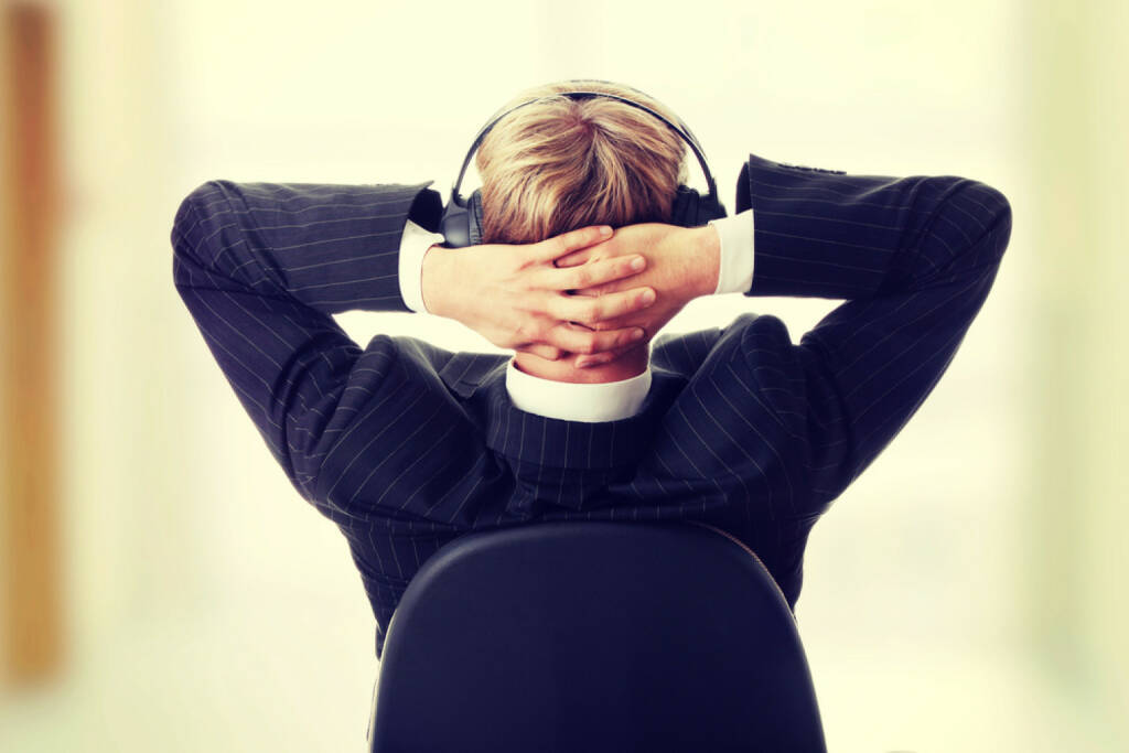 runplugged, business, office, Drehsessel, Stuhl, verschränkt, headphones, Kopfhörer, Musik, Pause, entspannen, arbeiten, http://www.shutterstock.com/de/pic-180641096/stock-photo-young-businessman-relax-with-music.html get the Runplugged App http://bit.ly/1lbuMA9 , © www.shutterstock.com (01.08.2014) 