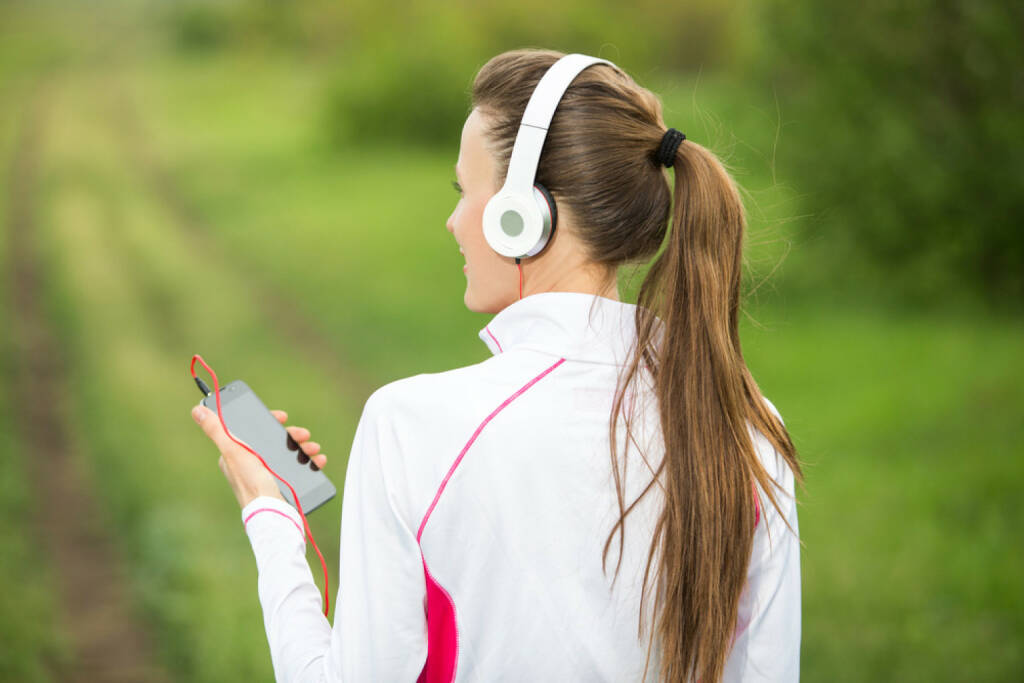 laufen, headphones, Kopfhörer, Musik, hören, Sport, Fitness, app, Laufapp, runplugged, http://www.shutterstock.com/de/pic-191423312/stock-photo-fitness-sporty-woman-runner-running-in-rural-nature-listening-to-music.html get the Runplugged App http://bit.ly/1lbuMA9 , © www.shutterstock.com (01.08.2014) 