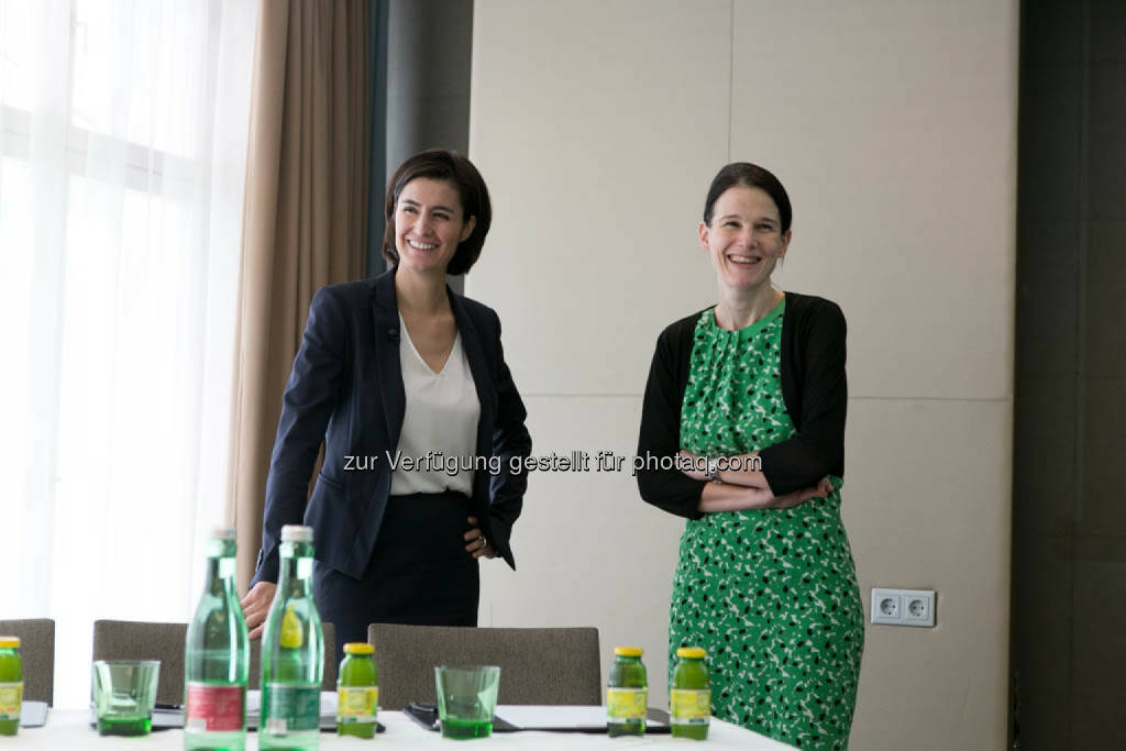 Birgit Noggler (CFO Immofinanz), Bettina Schragl (Head of Corporate Communications Immofinanz), © Immofinanz Group/Martina Draper (04.08.2014) 