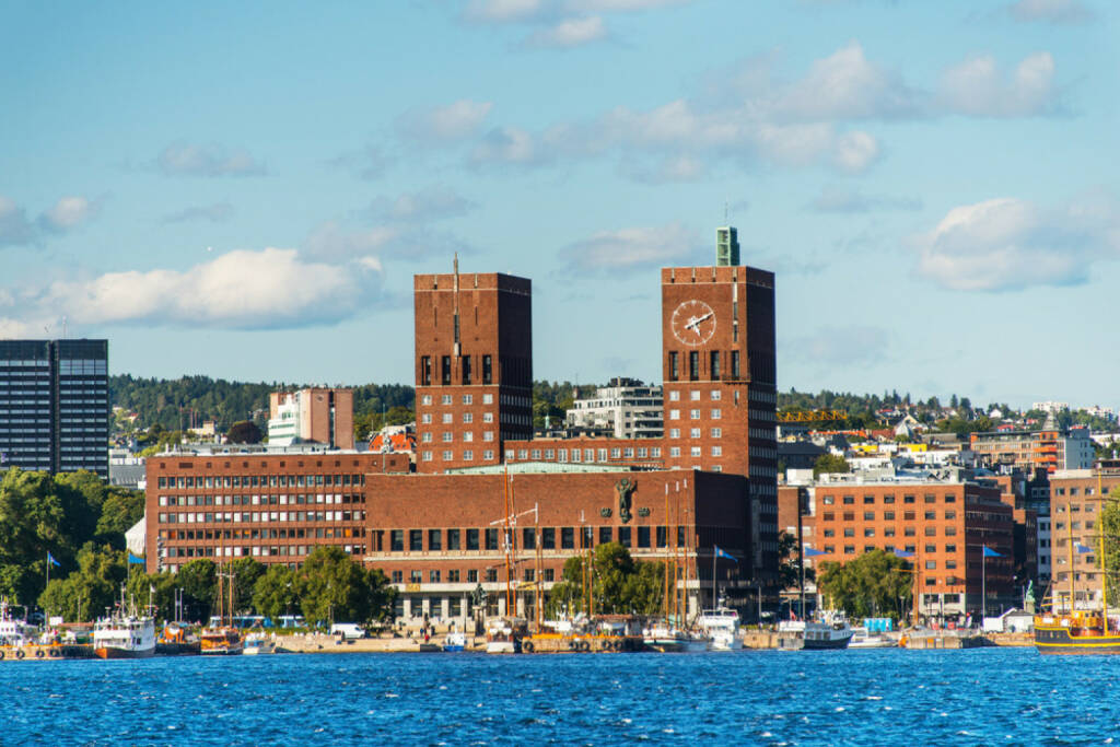 Oslo, Norwegen, http://www.shutterstock.com/de/pic-114486694/stock-photo-view-of-oslo-norway-radhuset-city-hall-from-the-sea.html , © shutterstock.com (04.08.2014) 