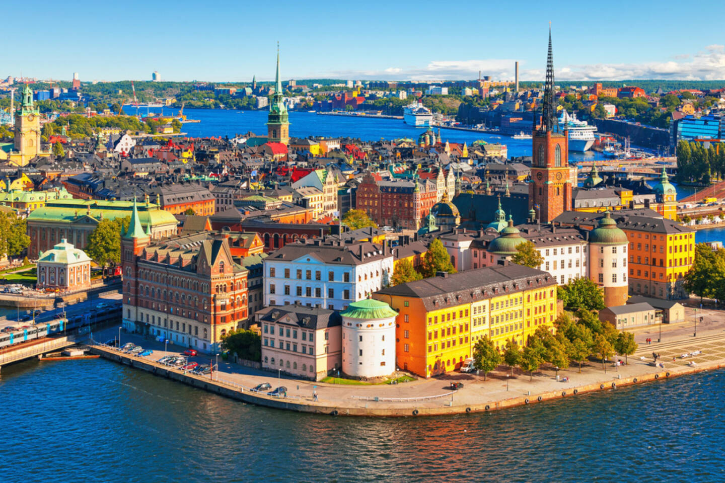 Stockholm, Schweden, http://www.shutterstock.com/de/pic-133005938/stock-photo-scenic-summer-aerial-panorama-of-the-old-town-gamla-stan-in-stockholm-sweden.html 