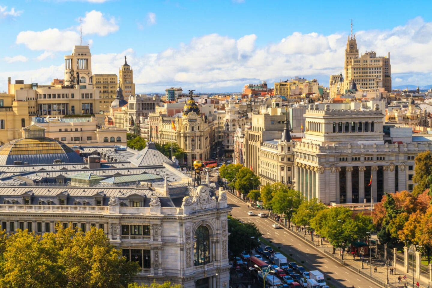 Madrid, Spanien, http://www.shutterstock.com/de/pic-146707415/stock-photo-madrid-cityscape-and-aerial-view-of-of-gran-via-shopping-street-spain.html 