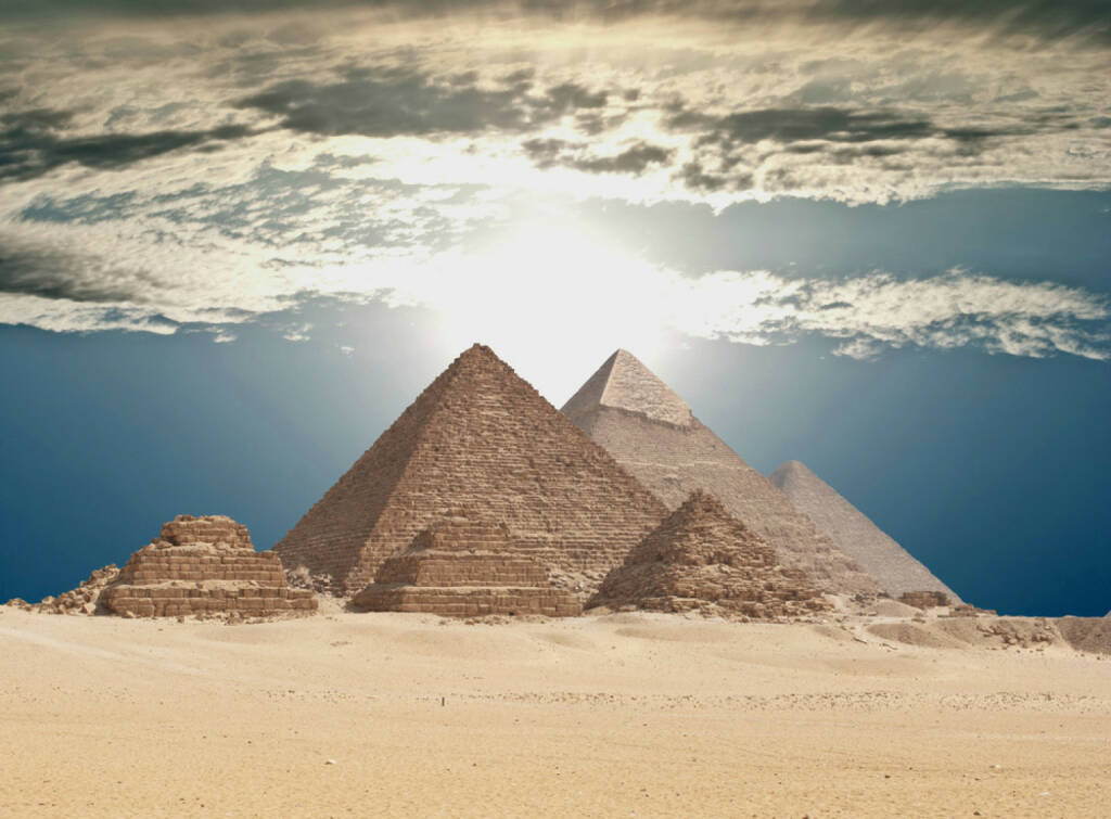 Kairo, Ägypten, Pyramiden von Gizeh, Wüste, http://www.shutterstock.com/de/pic-123111895/stock-photo-pyramids-in-giza.html , © (www.shutterstock.com) (04.08.2014) 