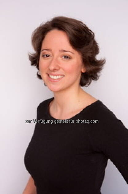 Stephanie Pasquali-Campostellato, Puls4-Kommunikation, versorgt die Redaktionen mit gut aufbereiteten Programmtipps (c) Puls4 (16.01.2013) 