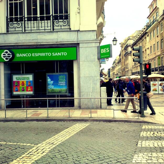 BES Banco Espirito Santo Lisbon by Romazur - Own work. Licensed under Creative Commons Attribution-Share Alike 3.0 via Wikimedia Commons - http://commons.wikimedia.org/wiki/File:Banco_Espirito_Santo_Lisbon.jpg#mediaviewer/File:Banco_Espirito_Santo_Lisbon.jpg, © photaq.com (08.08.2014) 