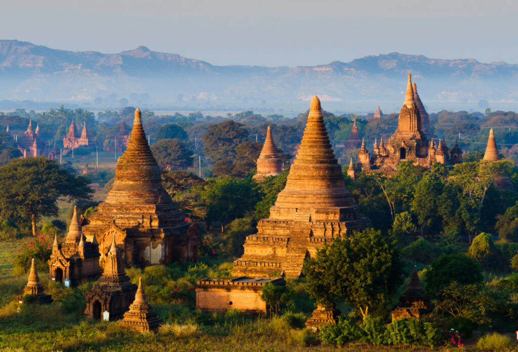 Myanmar, Burma, Pagode, http://www.shutterstock.com/de/pic-189995696/stock-photo-the-plain-of-bagan-pagan-mandalay-myanmar.html , © (www.shutterstock.com) (09.08.2014) 