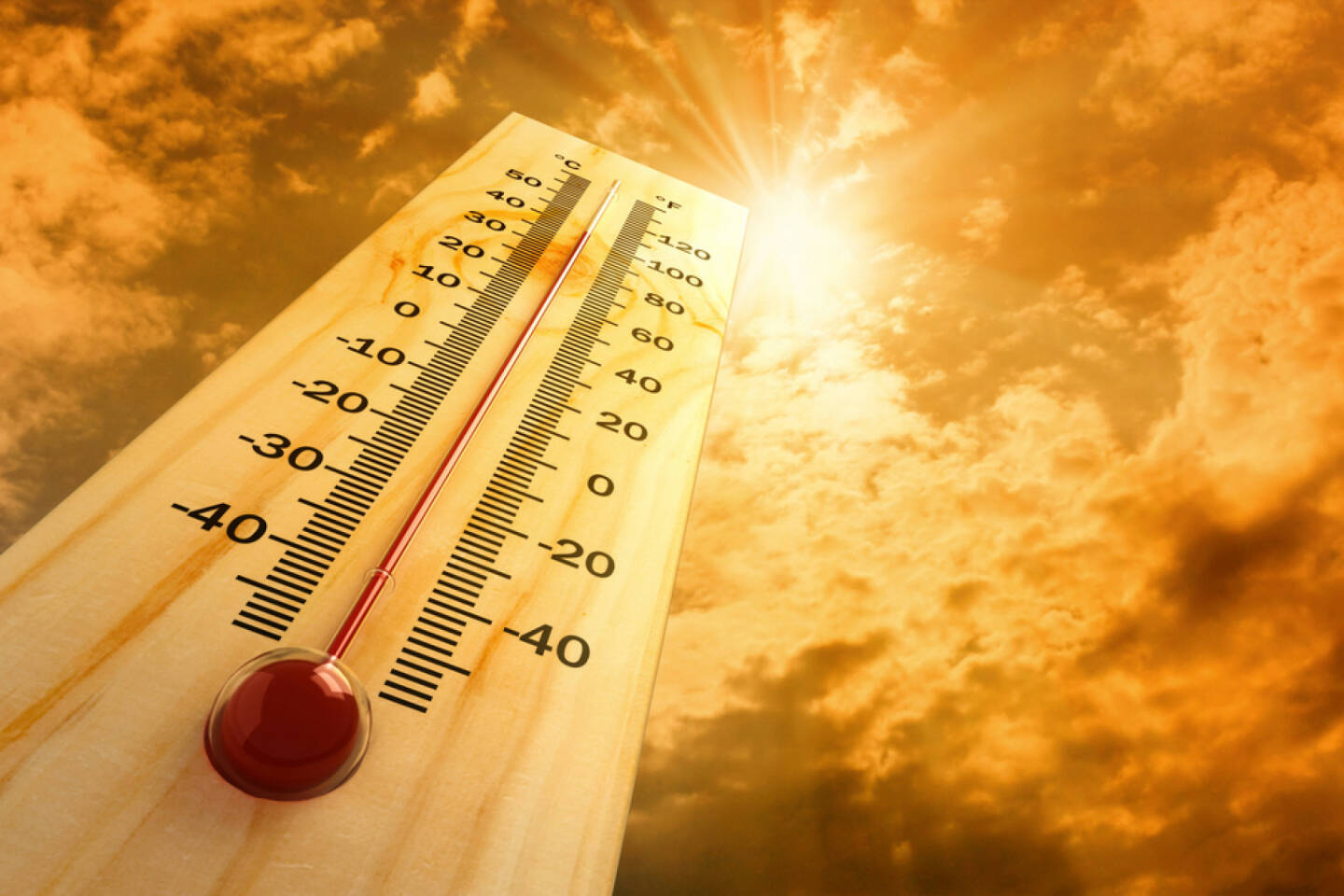 heiss, Hitze, Phase, heisse Phase, Temperatur, hitzig, http://www.shutterstock.com/de/pic-80404600/stock-photo-thermometer-in-the-sky-the-heat.html
