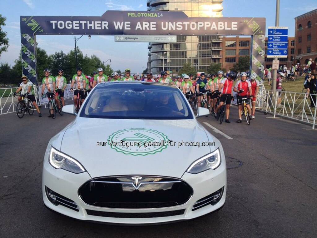 Model S is the pace car for this weekend¹s Pelotonia bike race in
Columbus, OH.  Source: http://facebook.com/teslamotors, © Aussendung (10.08.2014) 