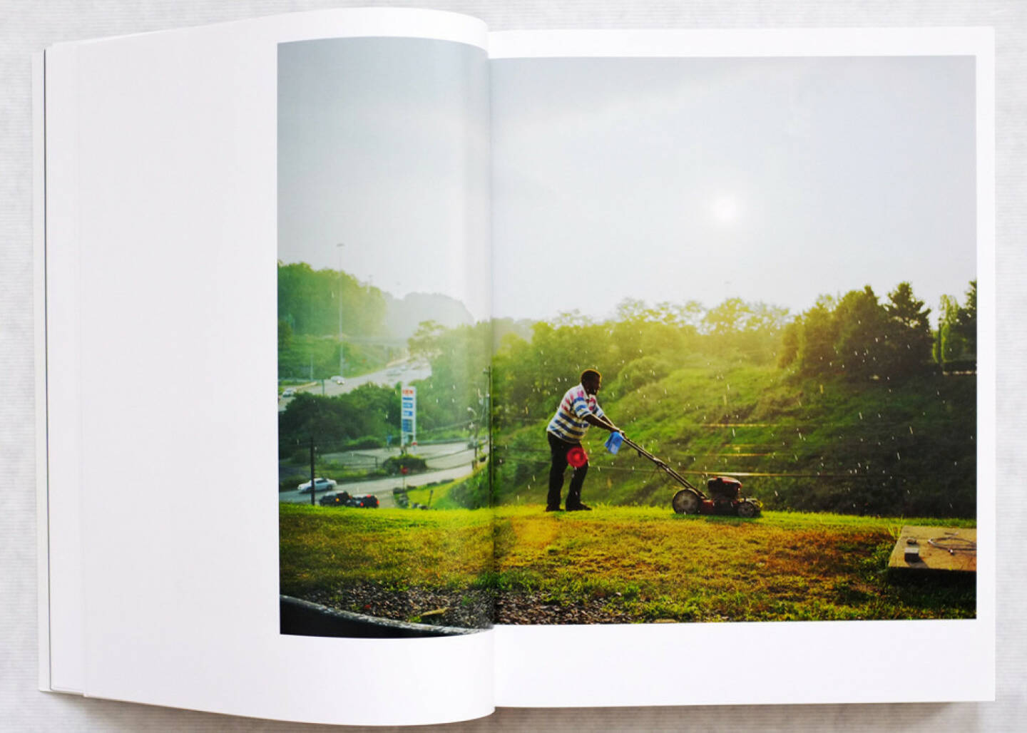 Sample spread of Paul Graham - A shimmer of possibility (softcover edition), 120-150 Euro,  http://josefchladek.com/book/paul_graham_-_a_shimmer_of_possibility_1