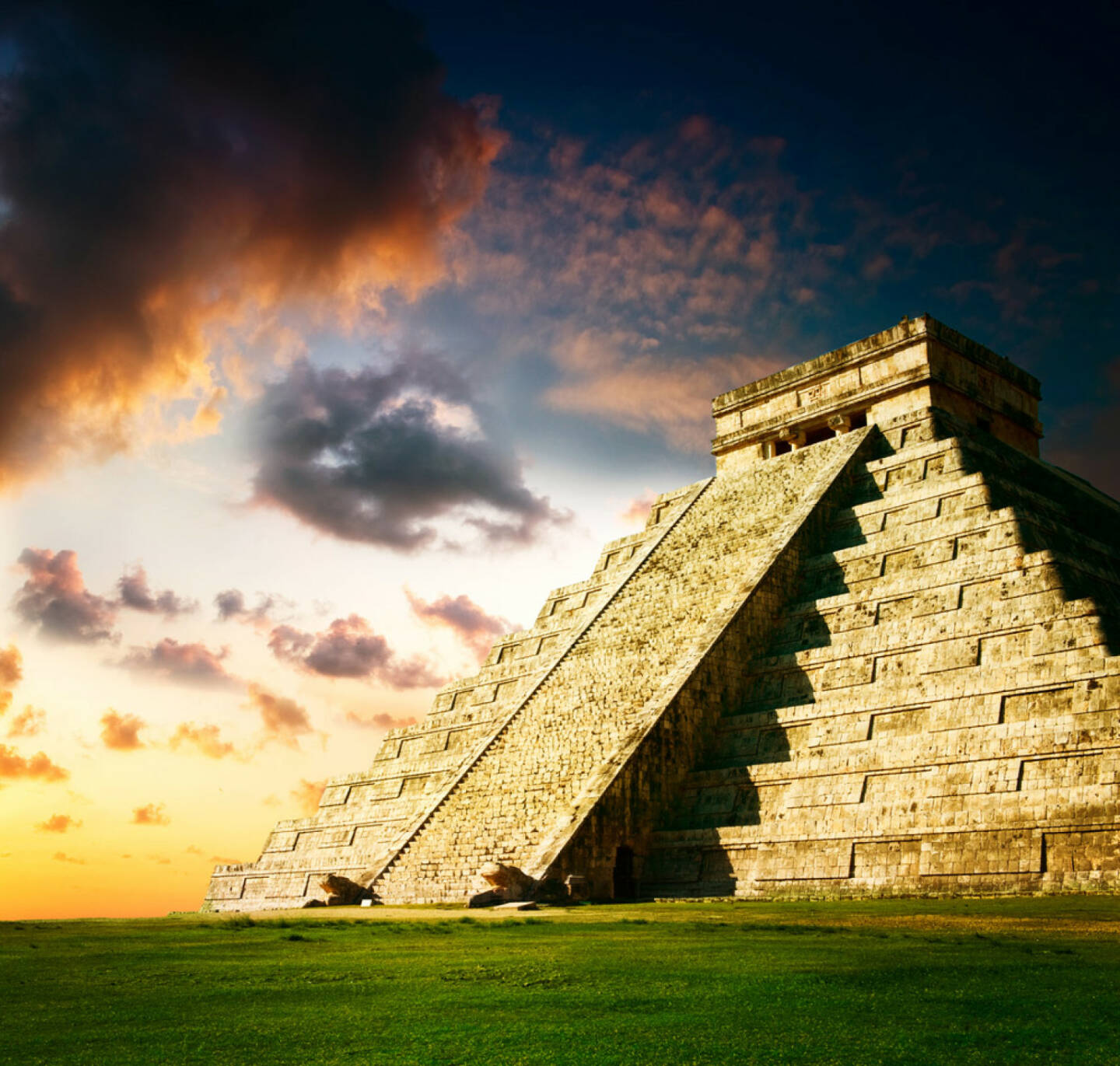 Pyramide, Maya, Mexiko, Chichen Itza Pryamide, http://www.shutterstock.com/de/pic-101840014/stock-photo-chichen-itza-mayan-pyramid.html